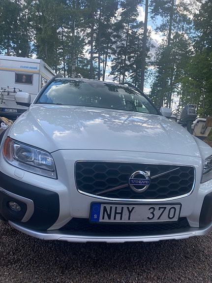 Volvo XC70 2 of 9