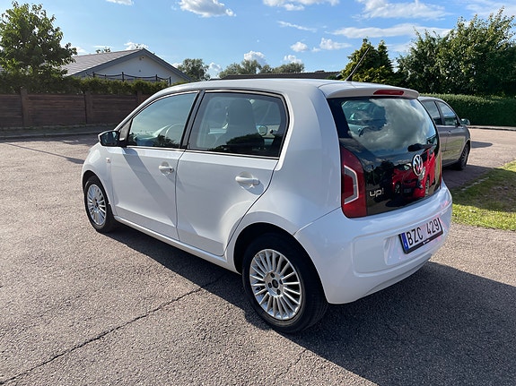 Volkswagen UP! 3 of 5