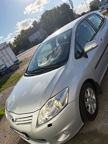 Toyota Auris 4 of 9