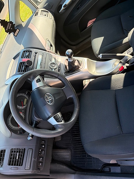 Toyota Auris 6 of 9