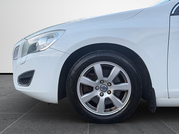 Volvo V60 8 of 30