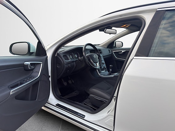 Volvo V60 10 of 30