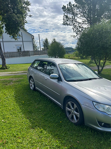Subaru Legacy 2 of 11