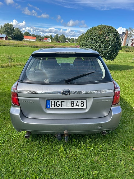 Subaru Legacy 8 of 11
