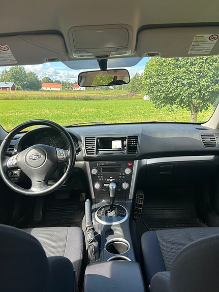 Subaru Legacy 4 of 11