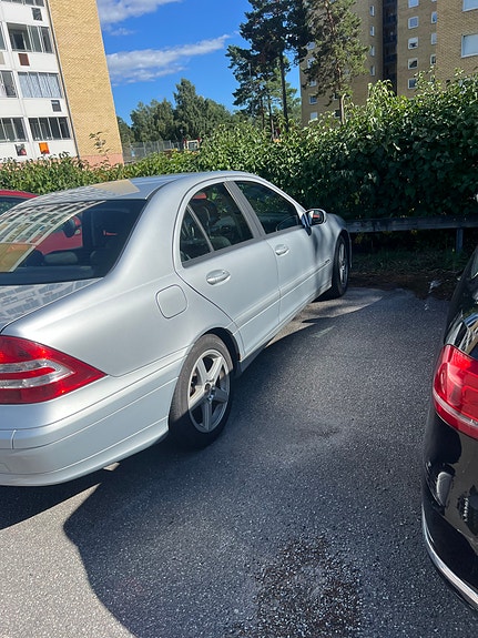 Mercedes-Benz C180 3 of 7