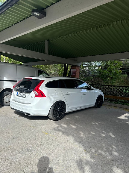 Volvo V60 2 of 6