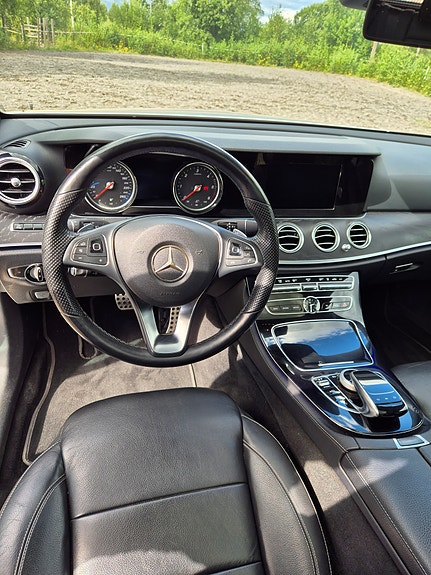 Mercedes-Benz E220 d 13 of 14