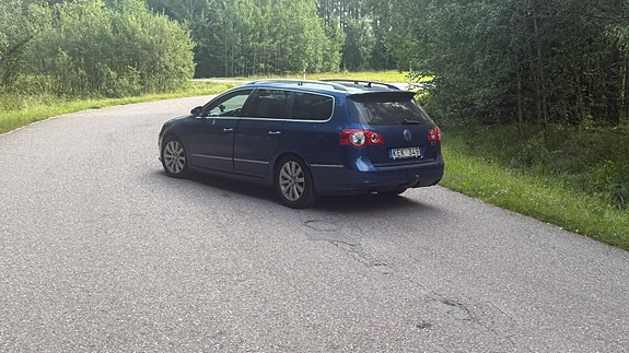 Volkswagen Passat 2 of 5