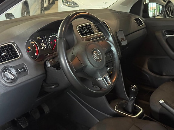 Volkswagen Polo 12 of 15