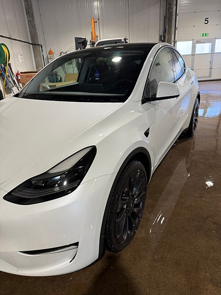 Tesla Model Y 2 of 6