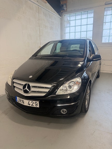 Mercedes-Benz B200 4 of 4