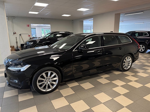 Volvo V90 2 of 23