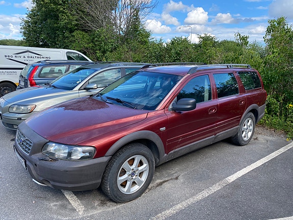 Volvo XC70 2 of 5