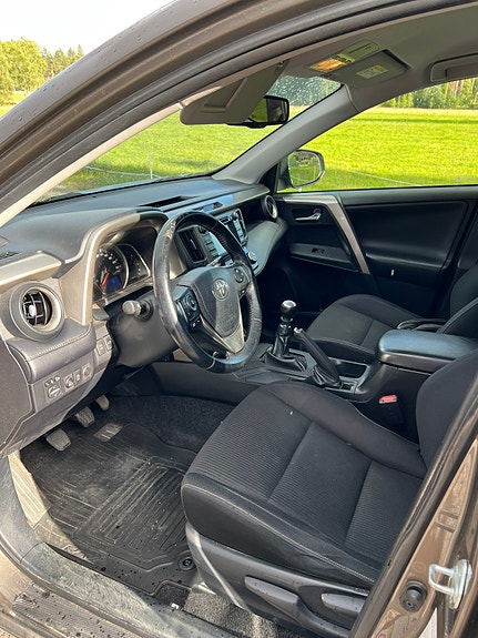 Toyota RAV4 6 of 7
