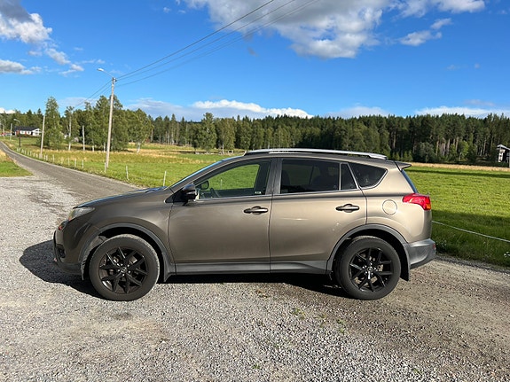 Toyota RAV4 2 of 7