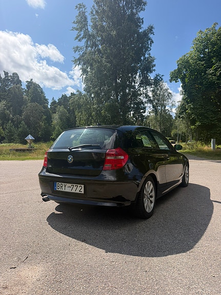 BMW 118d 4 of 11