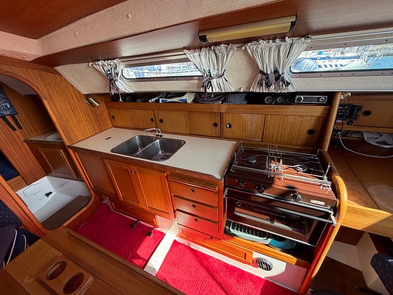 S/Y Luna 8 of 12