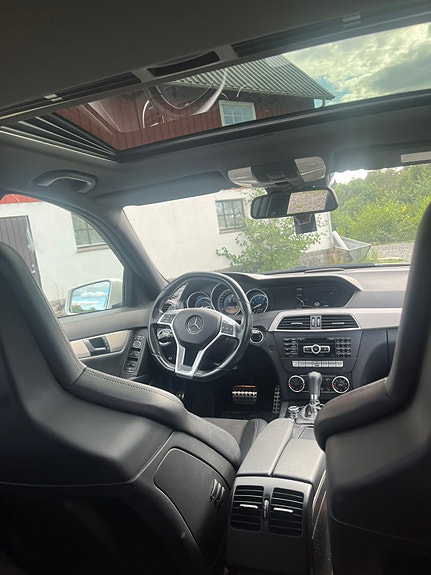 Mercedes-Benz C63 6 of 7