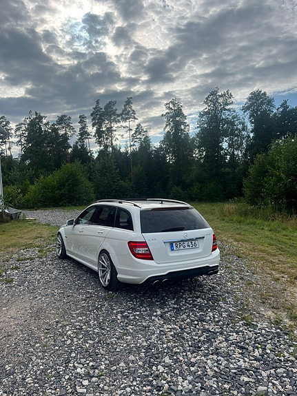 Mercedes-Benz C63 2 of 7