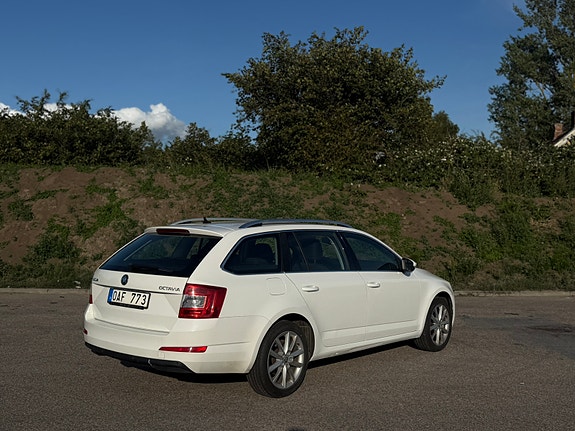 Skoda Octavia 2 of 4