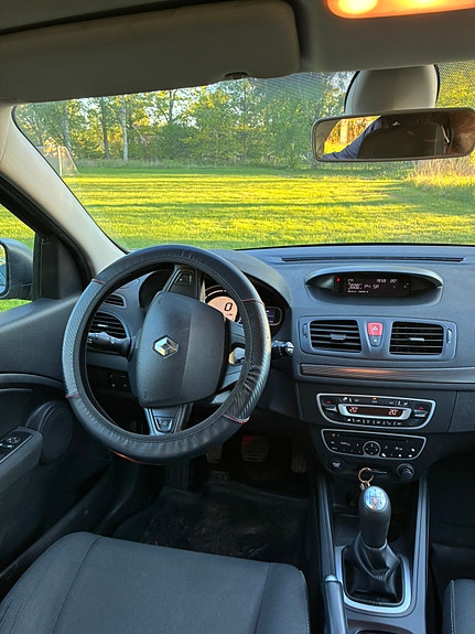 Renault Megane III 4 of 6