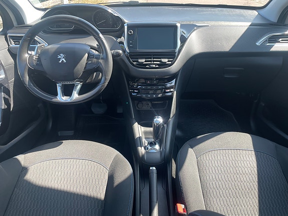Peugeot 208 6 of 9
