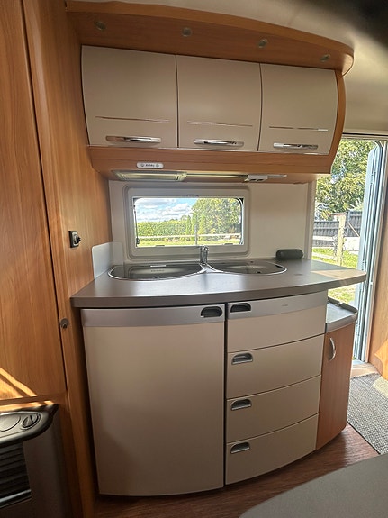Hobby 560 De Luxe barnkammarvagn 6 of 12