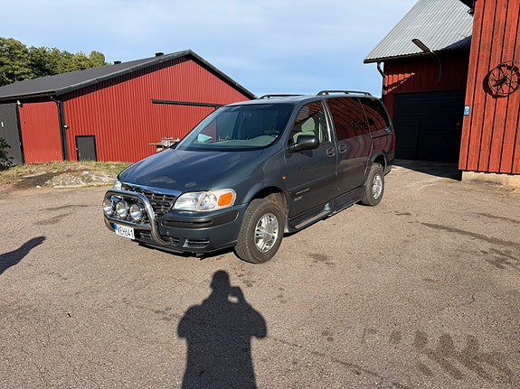 Chevrolet Venture 3 of 26