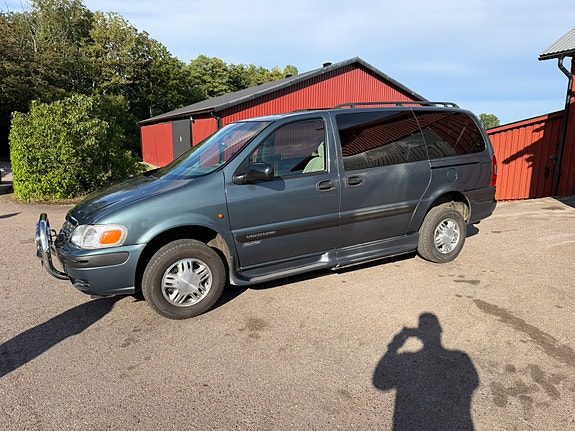 Chevrolet Venture 4 of 26