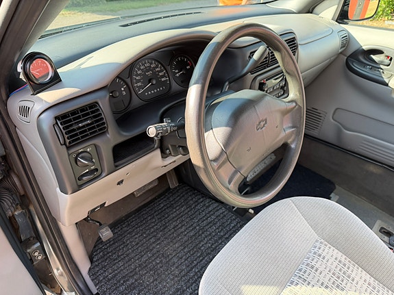 Chevrolet Venture 17 of 26