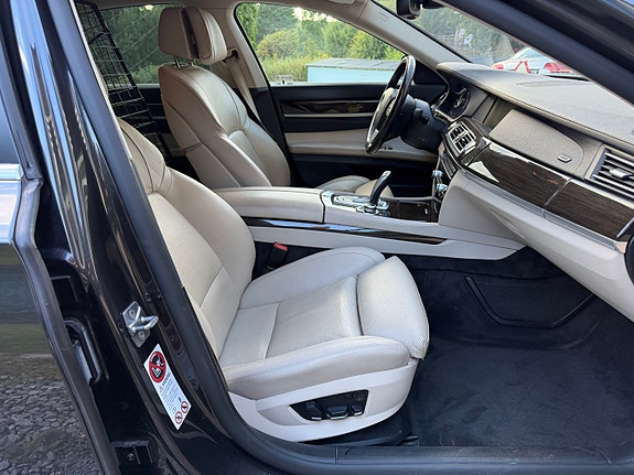 BMW 740d 12 of 16