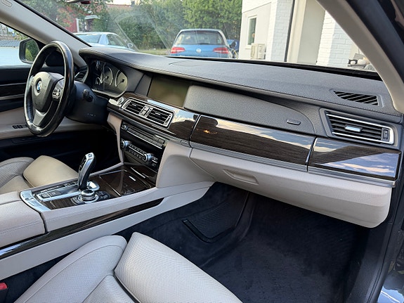 BMW 740d 14 of 16