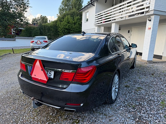 BMW 740d 5 of 16