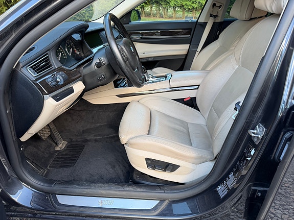 BMW 740d 9 of 16