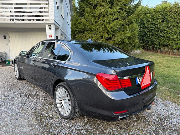BMW 740d 8 of 16