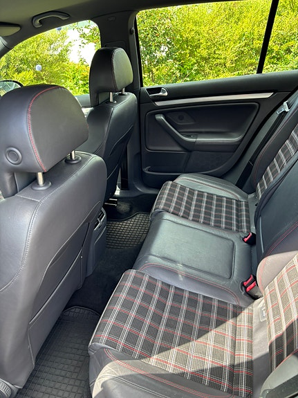 Volkswagen Golf V 8 of 9