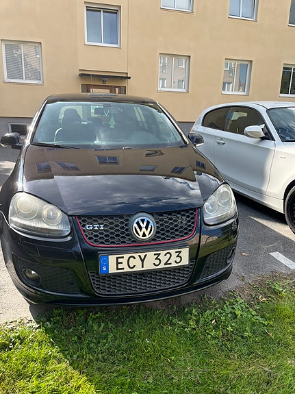 Volkswagen Golf V 2 of 9