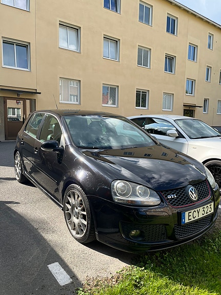 Volkswagen Golf V 3 of 9