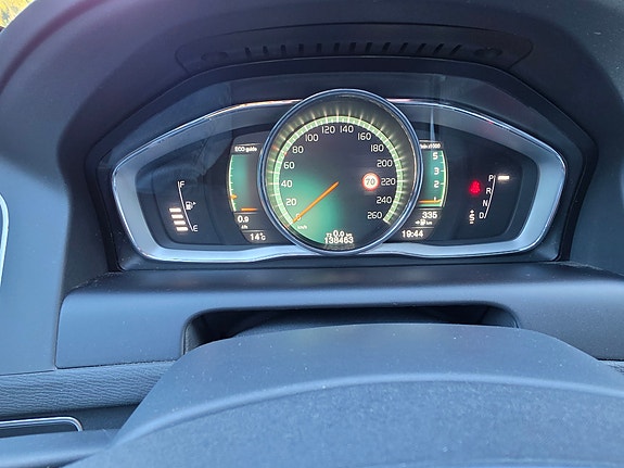 Volvo XC60 2 of 8
