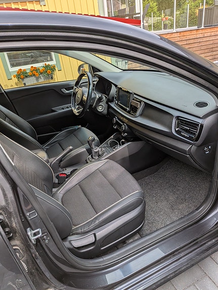 Kia Rio 6 of 7