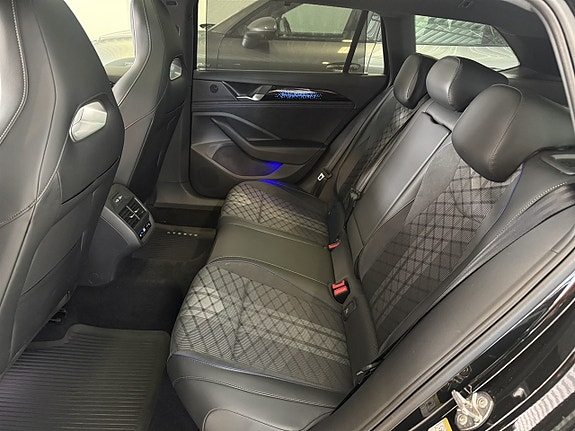 Volkswagen Passat 7 of 23