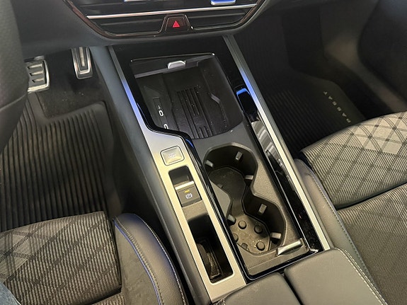 Volkswagen Passat 9 of 23