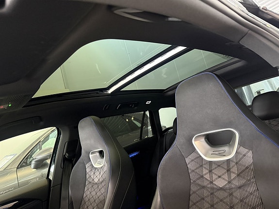 Volkswagen Passat 4 of 23