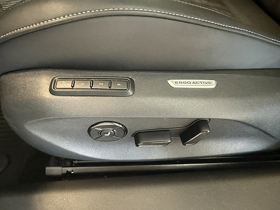 Volkswagen Passat 17 of 23
