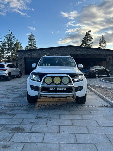 Volkswagen Amarok 2 of 8
