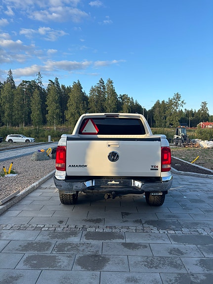 Volkswagen Amarok 8 of 8