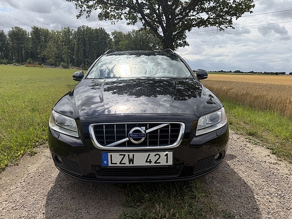 Volvo V70 3 of 12