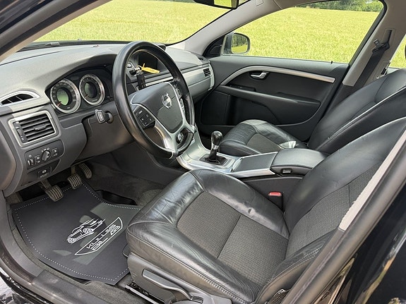 Volvo V70 11 of 12