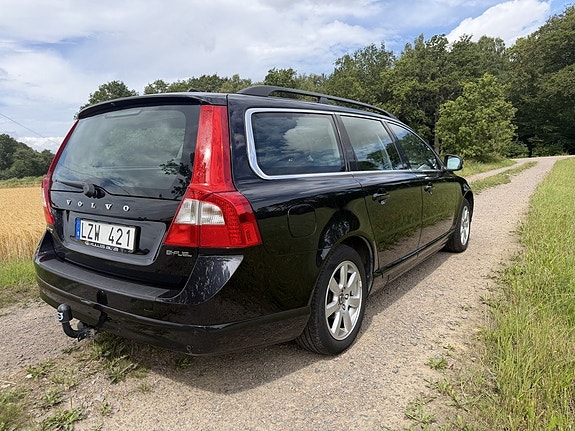 Volvo V70 6 of 12